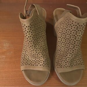 Stylish Tan Women's Sandals